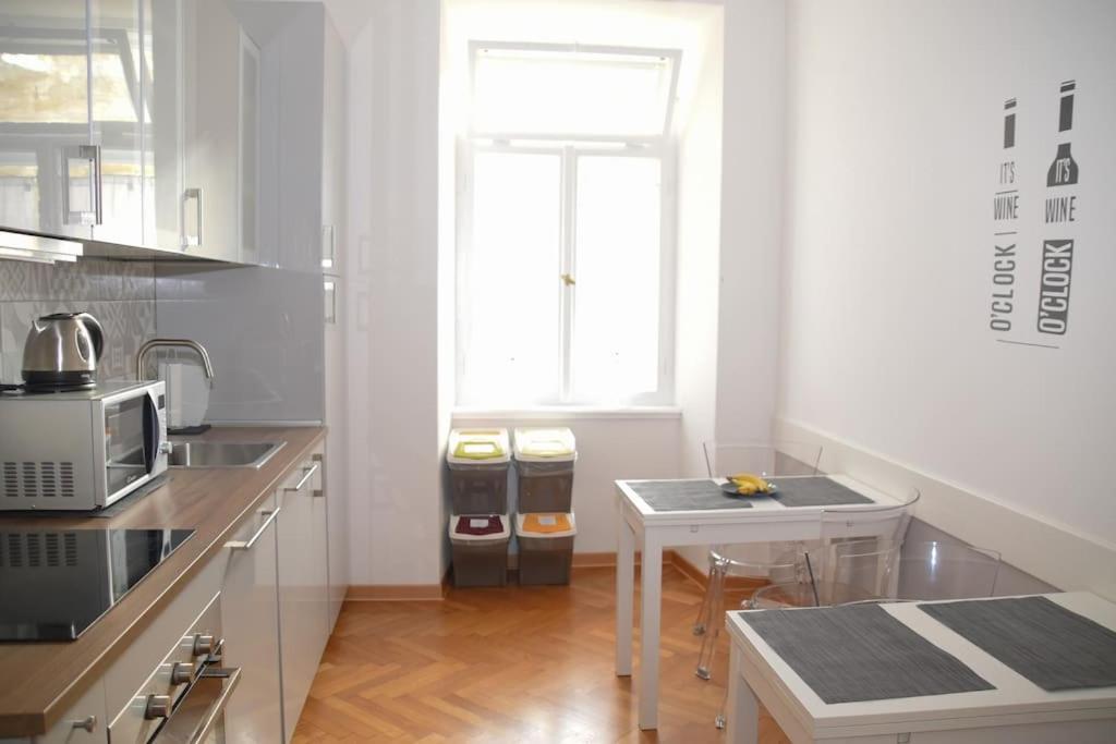 Residence Montanelli Trieste Bagian luar foto