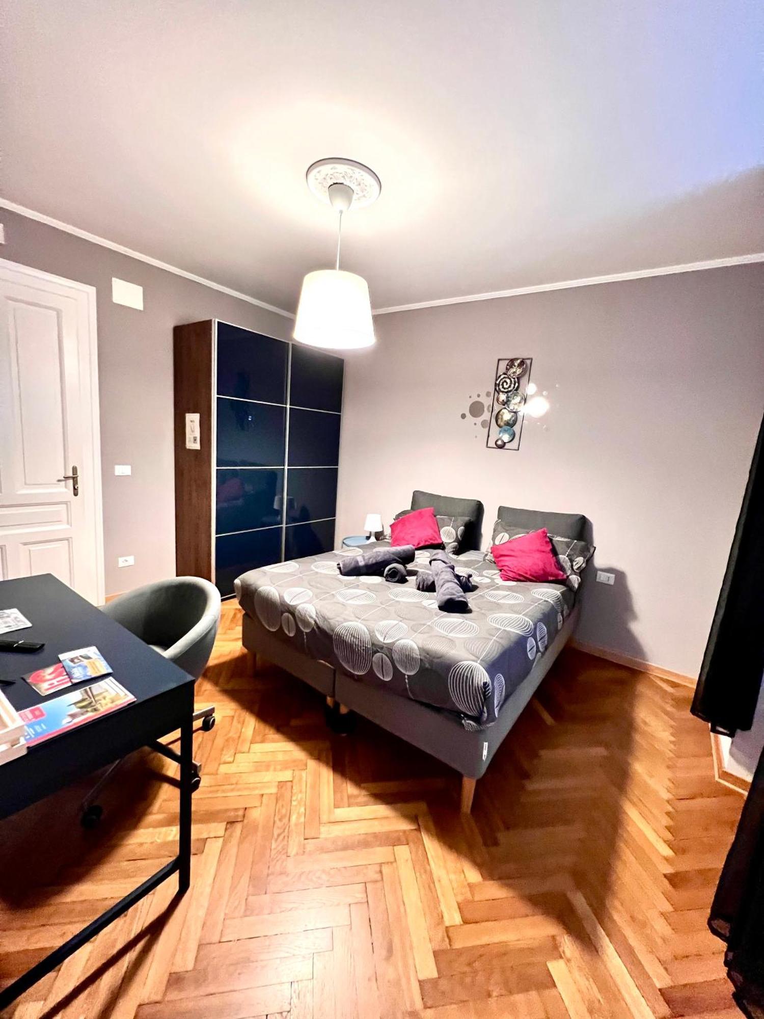 Residence Montanelli Trieste Bagian luar foto