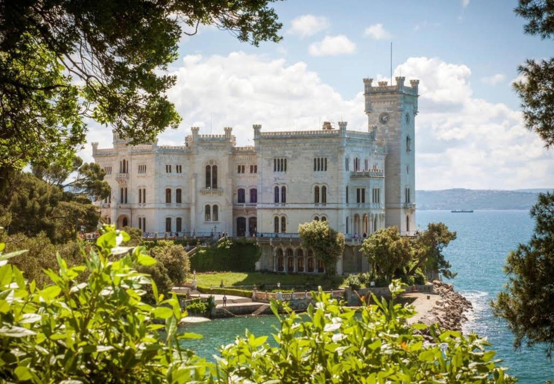 Residence Montanelli Trieste Bagian luar foto