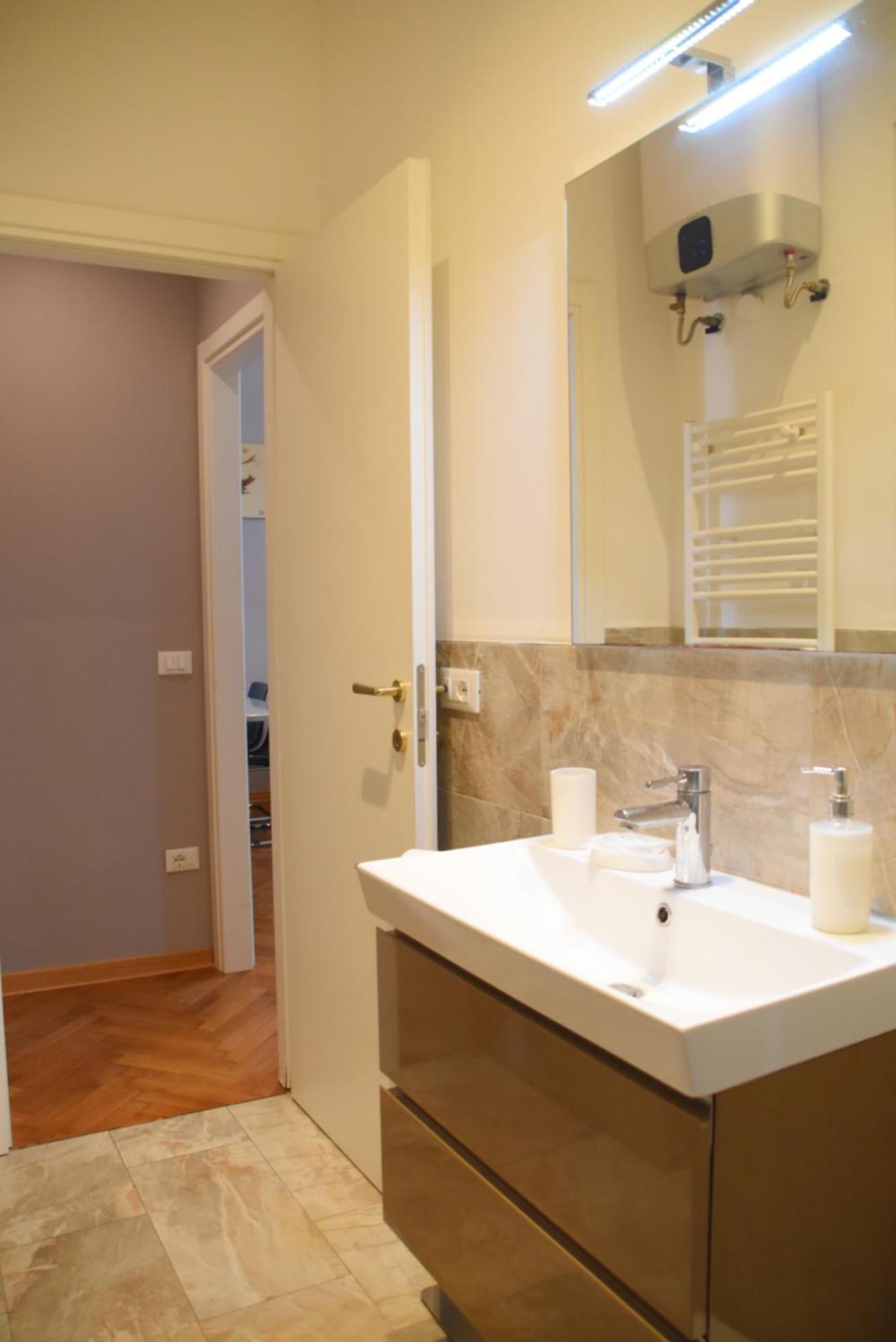 Residence Montanelli Trieste Bagian luar foto